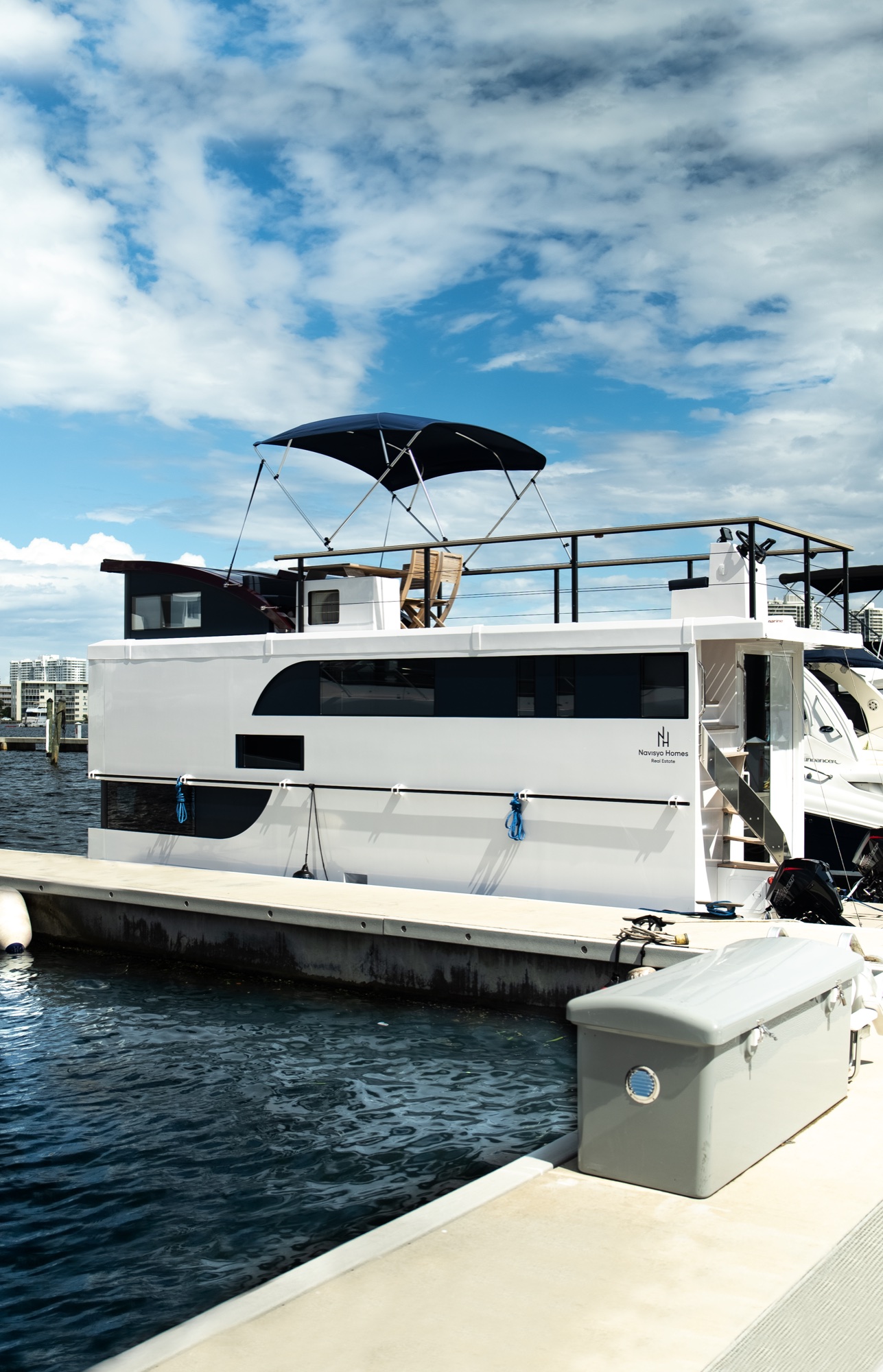 Unit vertical marina