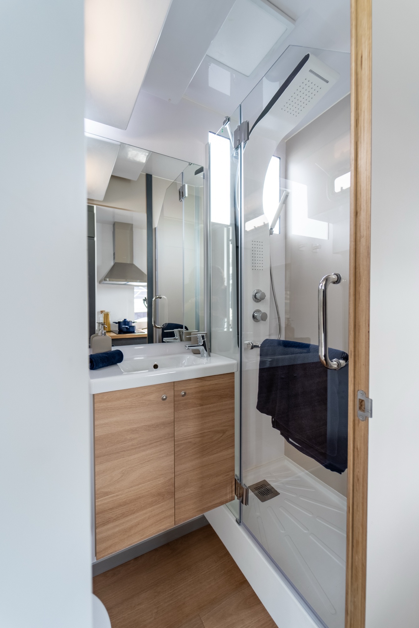 NH interior bathroom
